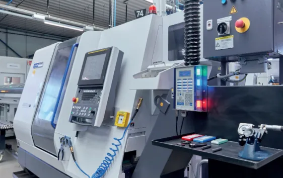 Miyano ANX-42SYY mit integriertem Handling-System